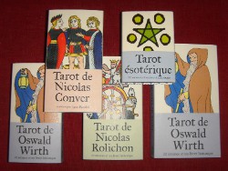 Tarots et oracles artisanaux